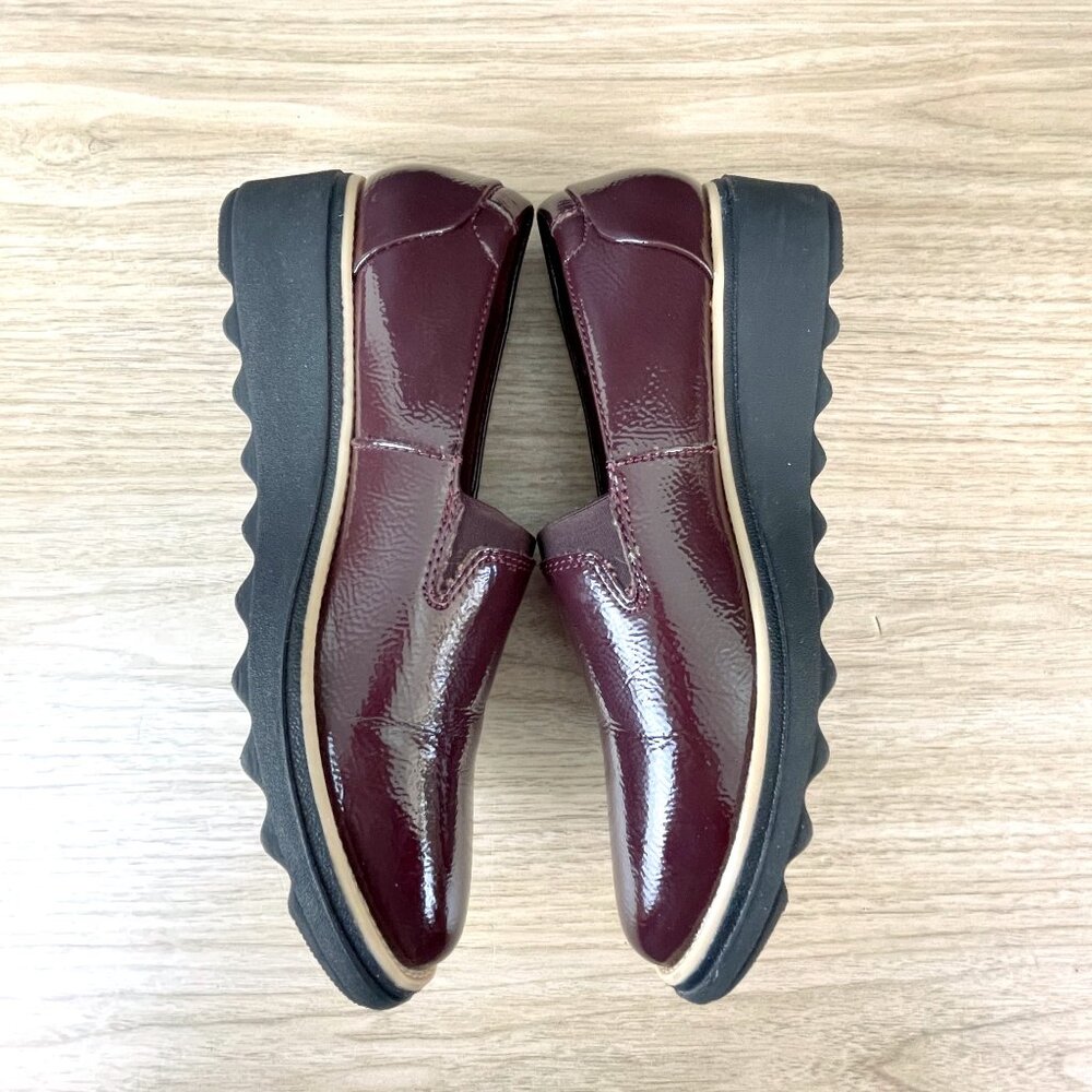 Clarks Sharon Dolly Burgundy slip-ons - size 7.5 medium - Picture 8 of 11